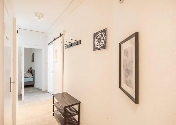 Two Bedroom And Bathrooms Hamborg
