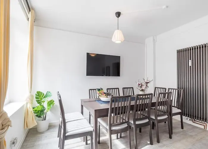 Two Bedroom And Bathrooms Lejlighed *