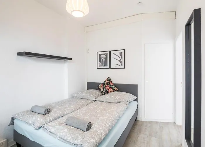 Lejlighed Two Bedroom And Bathrooms *